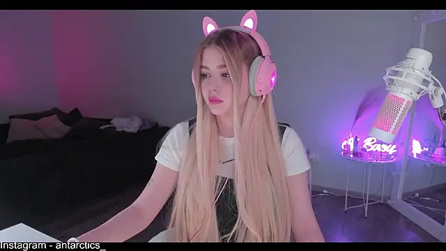 lil barbie girl online show from 12/23/24, 02:50