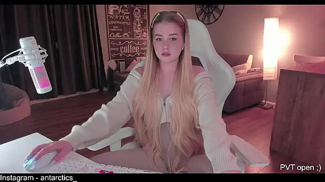 lil barbie girl online show from 01/11/25, 02:58