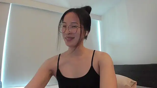 Snapshot of secretgirlfriendxo chatting on 06/05/26, 11:21 secretgirlfriendxo online show from 06/05/26, 11:21