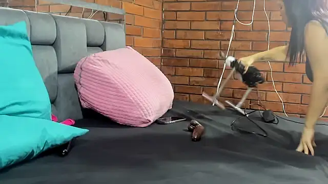 Snapshot of Couple_Gold69 chatting on 10/23/25, 09:08 Couple Gold69 online show from 10/23/25, 09:08