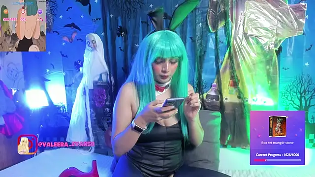 Snapshot of Valeera_Evans8 chatting on 10/25/25, 11:32 Valeera Evans8 online show from 10/25/25, 11:32