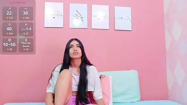 littlee emilyy  online show from 10/04/25, 12:30