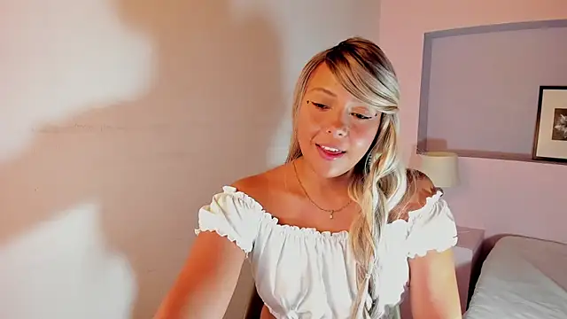 mollylogan1 online show from 02/17/25, 07:37