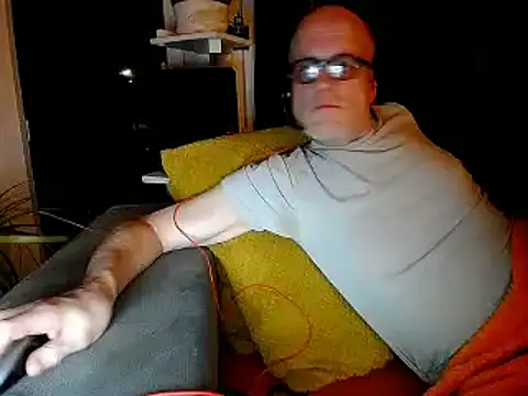 Snapshot of HornyRalfi55 chatting on 12/26/24, 11:13 HornyRalfi55 online show from 12/26/24, 11:13