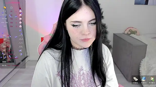 Snapshot of SelenaCute chatting on 12/20/24, 08:17 SelenaCute online show from 12/20/24, 08:17