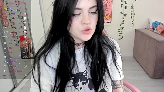 Snapshot of SelenaCute chatting on 02/07/25, 07:40 SelenaCute online show from 02/07/25, 07:40