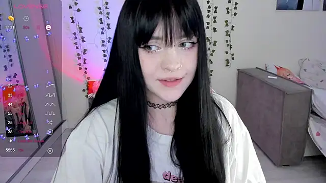 Snapshot of SelenaCute chatting on 03/04/25, 08:13 SelenaCute online show from 03/04/25, 08:13