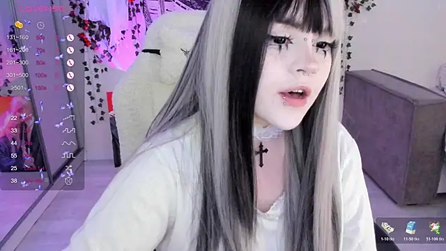 SelenaCute online show from 11/04/25, 11:53