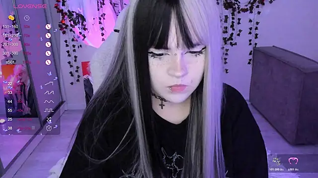 SelenaCute online show from 11/05/25, 11:54