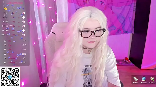 SelenaCute online show from 04/27/26, 10:02