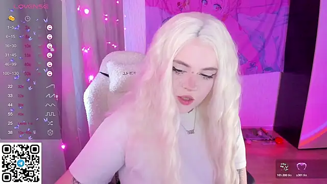 SelenaCute online show from 05/01/26, 04:28