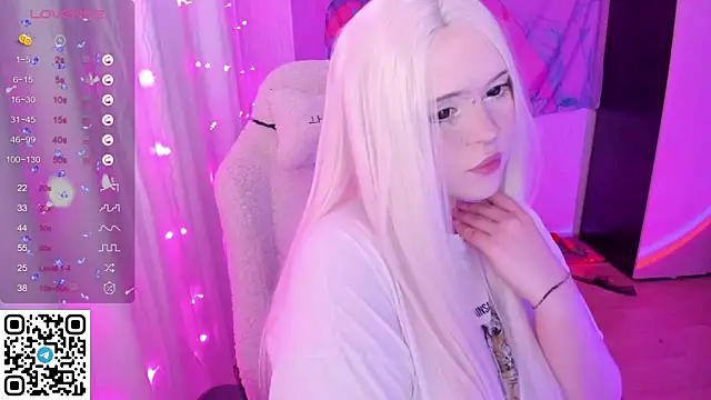 SelenaCute online show from 05/11/26, 04:04