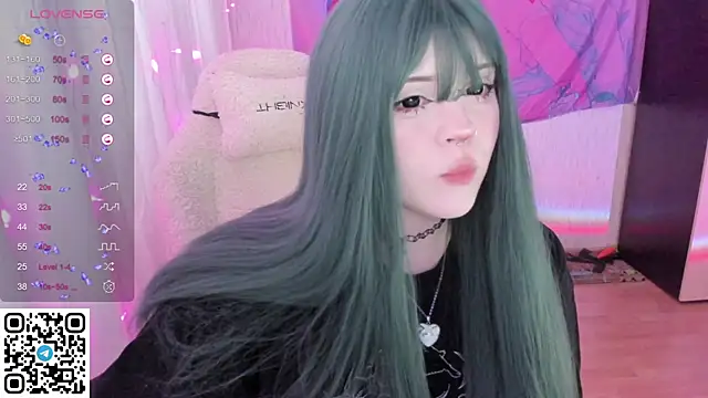 SelenaCute online show from 05/13/26, 06:00