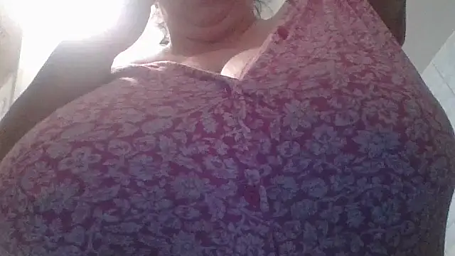 Snapshot of Nataliesbestjuggs chatting on 09/28/25, 02:11 Nataliesbestjuggs online show from 09/28/25, 02:11