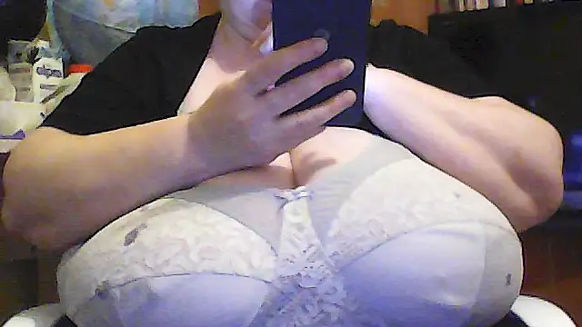 Nataliesbestjuggs online show from 06/10/26, 09:14