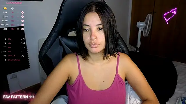 Snapshot of AnnaQueen chatting on 09/26/25, 02:15 AnnaQueen online show from 09/26/25, 02:15