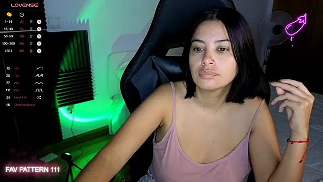 Snapshot of AnnaQueen chatting on 10/18/25, 02:25 AnnaQueen online show from 10/18/25, 02:25