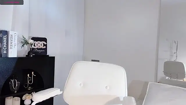 lvy-w online show from 10/10/25, 01:21