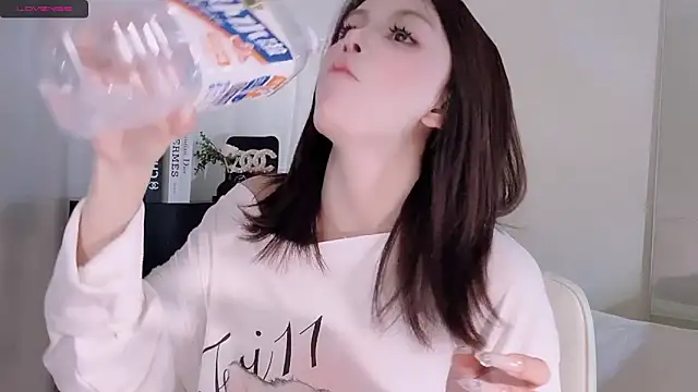 lvy-w online show from 10/30/25, 05:42