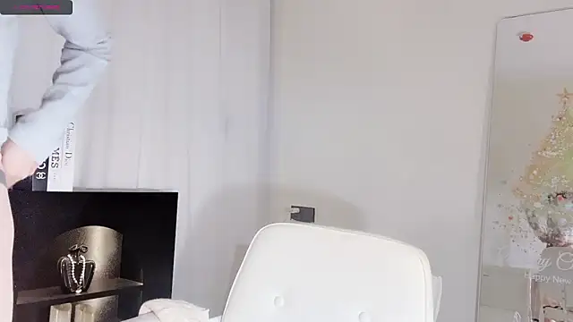 lvy-w online show from 12/15/25, 12:31