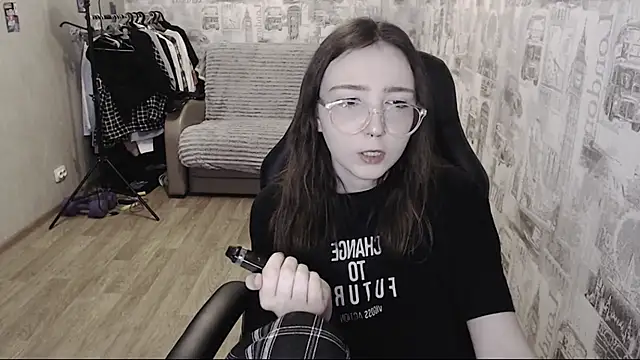 AmeliaKamishiro online show from 12/13/24, 12:17