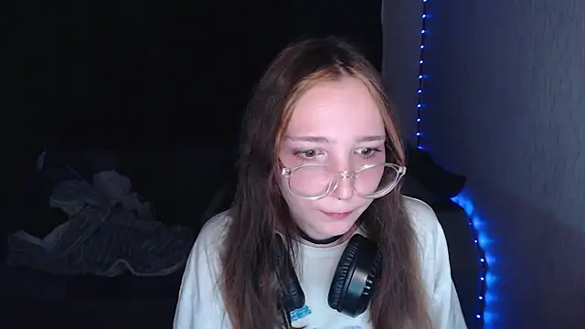 AmeliaKamishiro online show from 10/06/25, 09:12