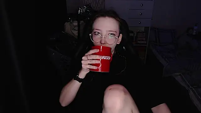 Snapshot of AmeliaKamishiro chatting on 11/17/25, 01:33 AmeliaKamishiro online show from 11/17/25, 01:33