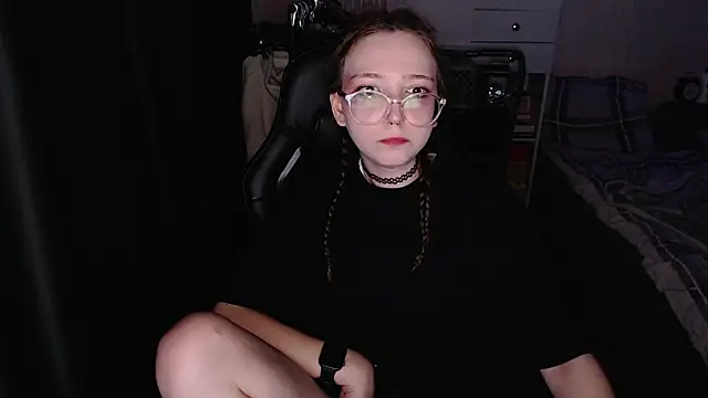 Snapshot of AmeliaKamishiro chatting on 11/18/25, 02:17 AmeliaKamishiro online show from 11/18/25, 02:17