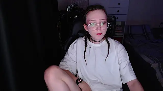 Snapshot of AmeliaKamishiro chatting on 11/19/25, 03:06 AmeliaKamishiro online show from 11/19/25, 03:06