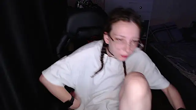 Snapshot of AmeliaKamishiro chatting on 11/24/25, 02:33 AmeliaKamishiro online show from 11/24/25, 02:33