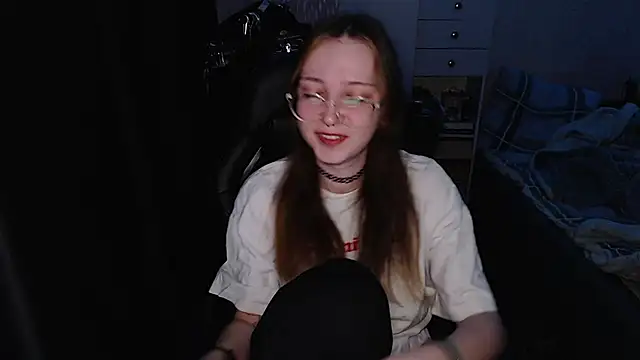 Snapshot of AmeliaKamishiro chatting on 11/28/25, 04:04 AmeliaKamishiro online show from 11/28/25, 04:04