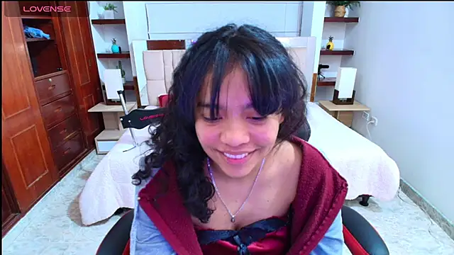 laureentt  online show from 12/23/24, 07:06