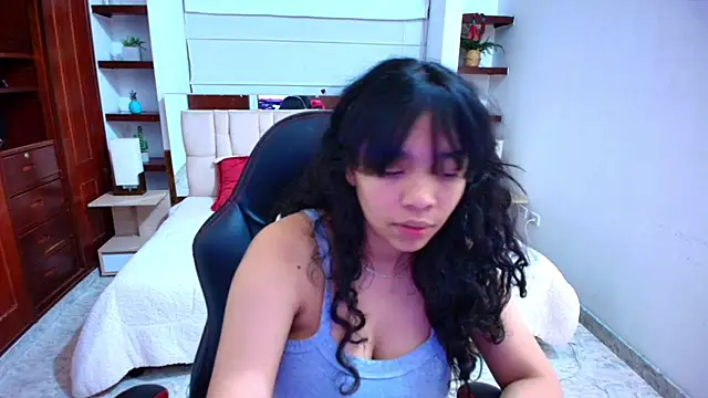 laureentt  online show from 12/28/24, 03:26