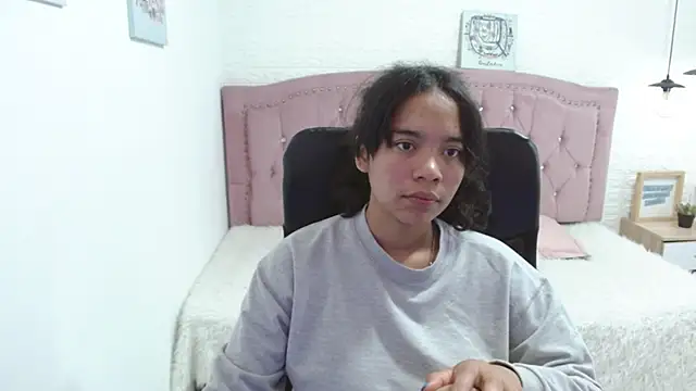 laureentt  online show from 01/18/25, 07:58