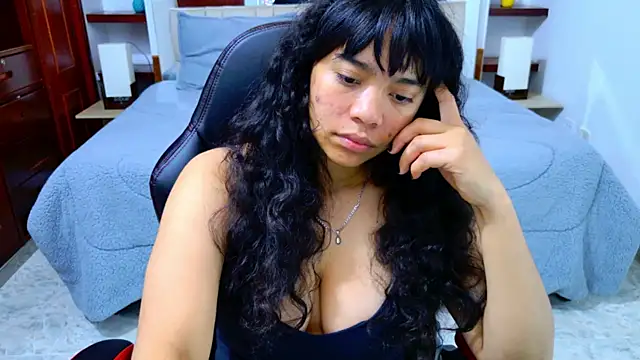 Snapshot of laureentt_ chatting on 11/05/25, 03:06 laureentt online show from 11/05/25, 03:06