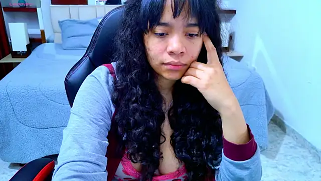 Snapshot of laureentt_ chatting on 11/13/25, 03:27 laureentt online show from 11/13/25, 03:27