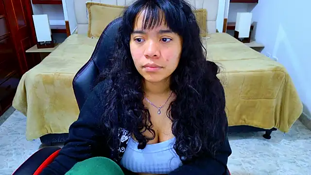 Snapshot of laureentt_ chatting on 11/26/25, 03:40 laureentt online show from 11/26/25, 03:40