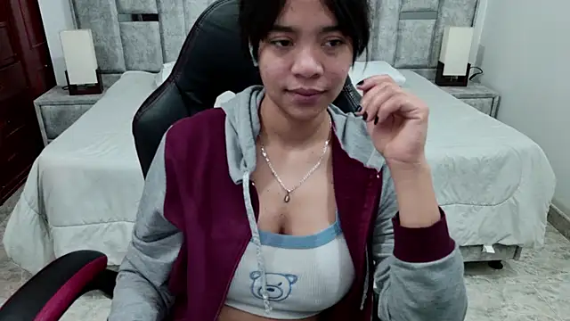 laureentt  online show from 05/06/26, 03:13