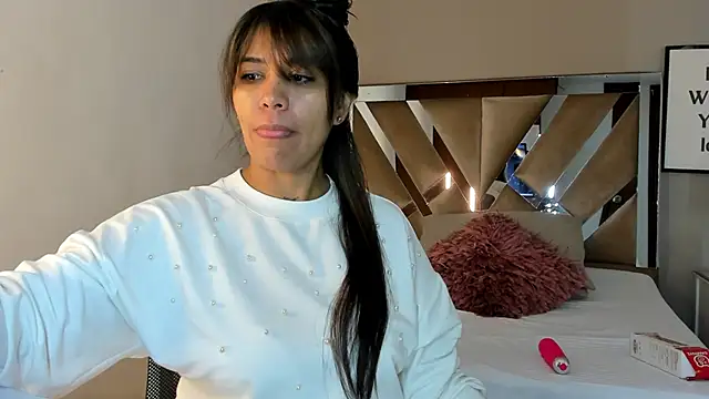 Snapshot of sharlott18 chatting on 12/22/24, 10:28 sharlott18 online show from 12/22/24, 10:28