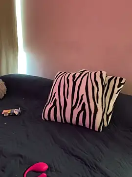 Snapshot of Felicia_smok3 chatting on 01/08/25, 10:48 Felicia smok3 online show from 01/08/25, 10:48