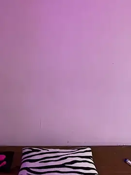 Snapshot of Felicia_smok3 chatting on 02/15/25, 01:10 Felicia smok3 online show from 02/15/25, 01:10