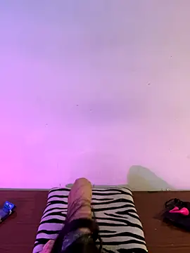 Snapshot of Felicia_smok3 chatting on 10/16/25, 01:39 Felicia smok3 online show from 10/16/25, 01:39