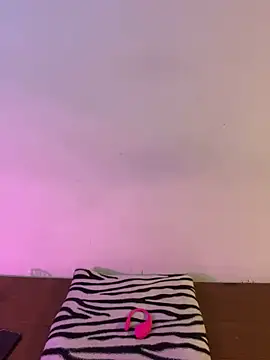 Snapshot of Felicia_smok3 chatting on 10/31/25, 02:23 Felicia smok3 online show from 10/31/25, 02:23