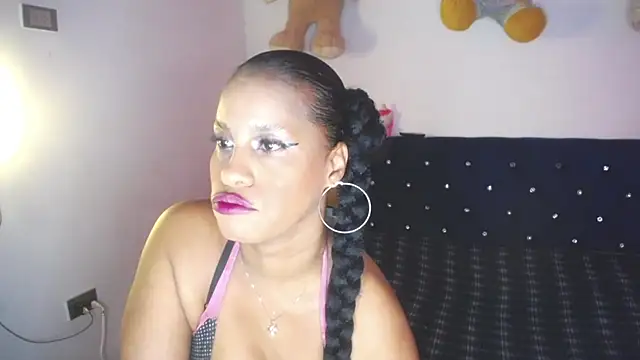 pamela guzmaan online show from 11/06/25, 07:15