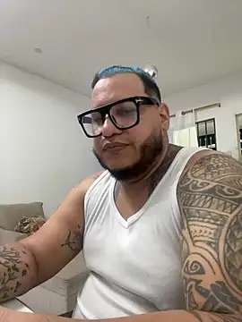 Latino bigcock online show from 12/19/24, 01:18