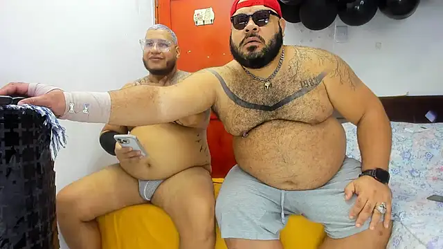 Snapshot of Latino_bigcock chatting on 11/06/25, 08:54 Latino bigcock online show from 11/06/25, 08:54