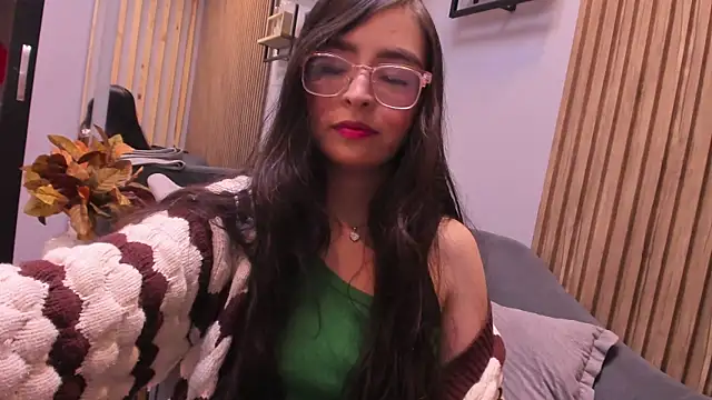 Eva Macalliter online show from 11/28/25, 03:20