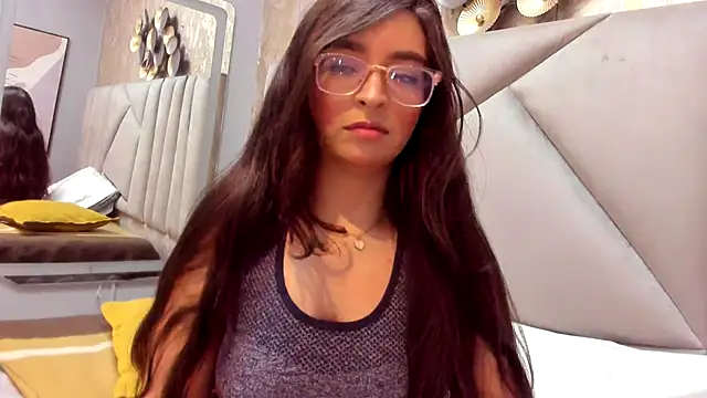 Eva Macalliter online show from 12/14/25, 03:56