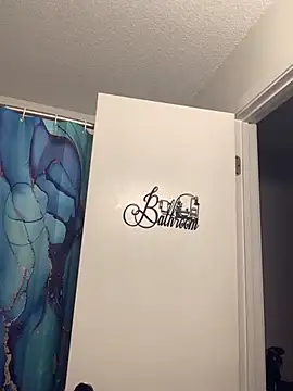 Snapshot of SweetHoneyBunz chatting on 12/04/25, 03:54 SweetHoneyBunz online show from 12/04/25, 03:54