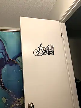 Snapshot of SweetHoneyBunz chatting on 12/16/25, 04:12 SweetHoneyBunz online show from 12/16/25, 04:12